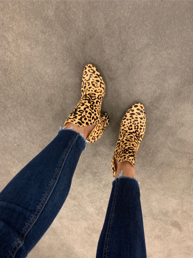 round toe white boots