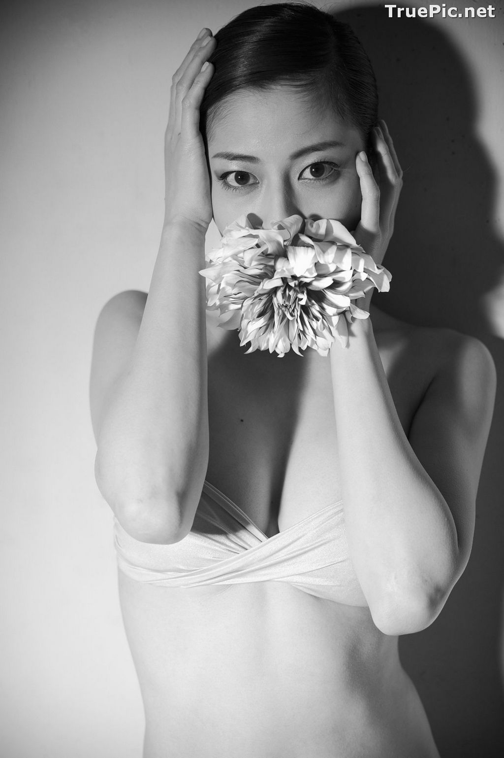Image Japanese Model and Actress - Yumi Sugimoto - Yumi Mono Chrome - TruePic.net - Picture-60