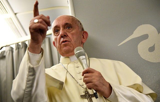 Папа Римский высказался за изменение перевода строки молитвы "Отче наш"