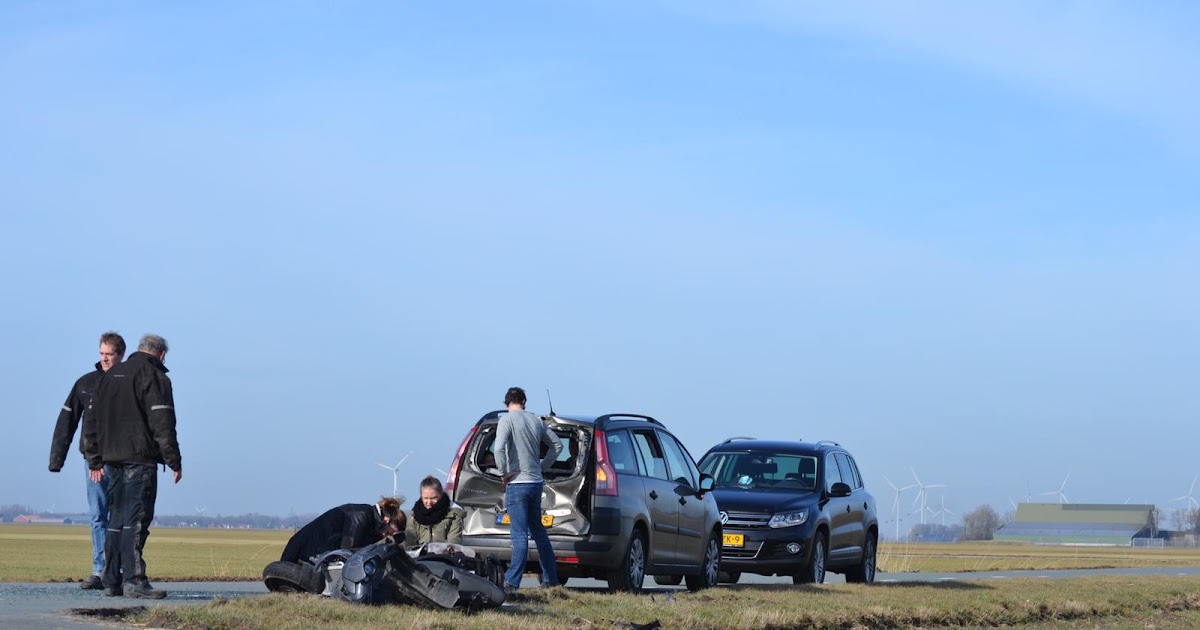 Jacob Musch Fotografie: Ongeval Met Scooter en Auto in Oostwold 20-02-21.