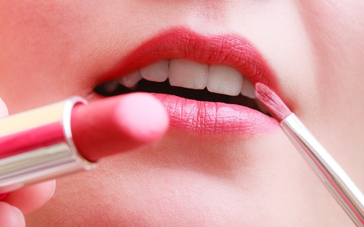 Tips Pintar Memoleskan Lipstik, agar Bibir Cantik Menawan | Naviri Magazine