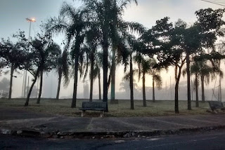 Nevoeiro cobre Ribeirão Bonito na manhã desta quinta-feira