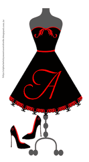 Abecedario Rojo sobre Vestido Negro. Red Alphabet in Black Dress.