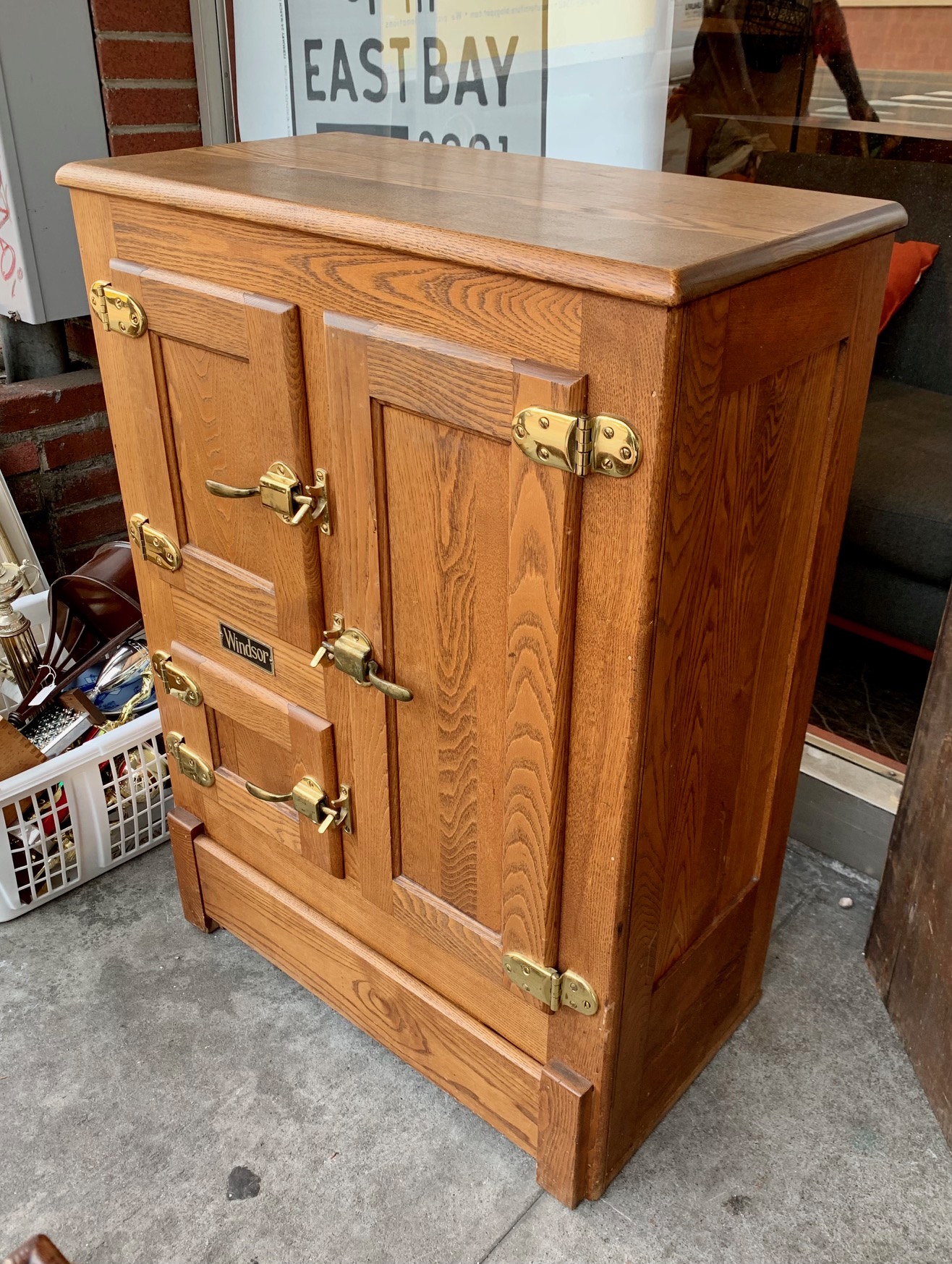 UHURU FURNITURE & COLLECTIBLES SOLD 107861 Windsor Oak 3Door Antique