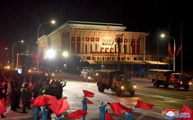 Pyongyang Citizens Welcome Military Paraders
