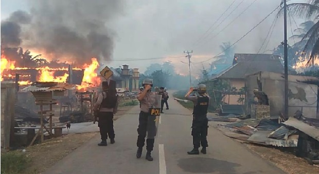 Bentrok, 56 Rumah Warga di Buton Dibakar Sekelompok Pemuda