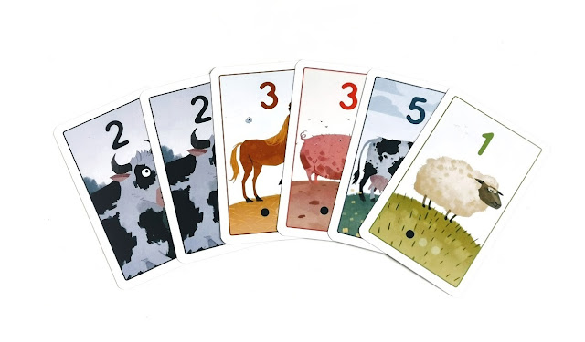 recenzja pechowa krowa, na zdjęciu karty z punktami ujemnymi oraz karty to nie moje, uzbierane przez jednego z graczy