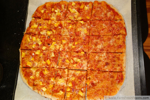 http://www.farmfreshfeasts.com/2013/04/sunset-pizza-mango-pepperoni-red-onion.html
