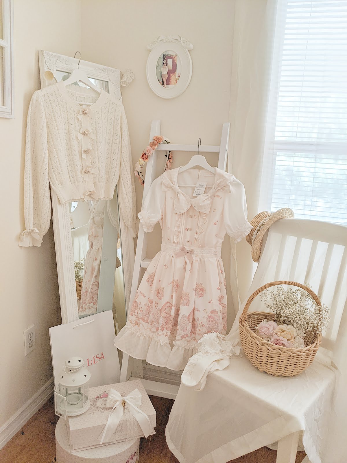 人気のクリスマスアイテムがいっぱい! Candy Jewelry Box柄ワンピース