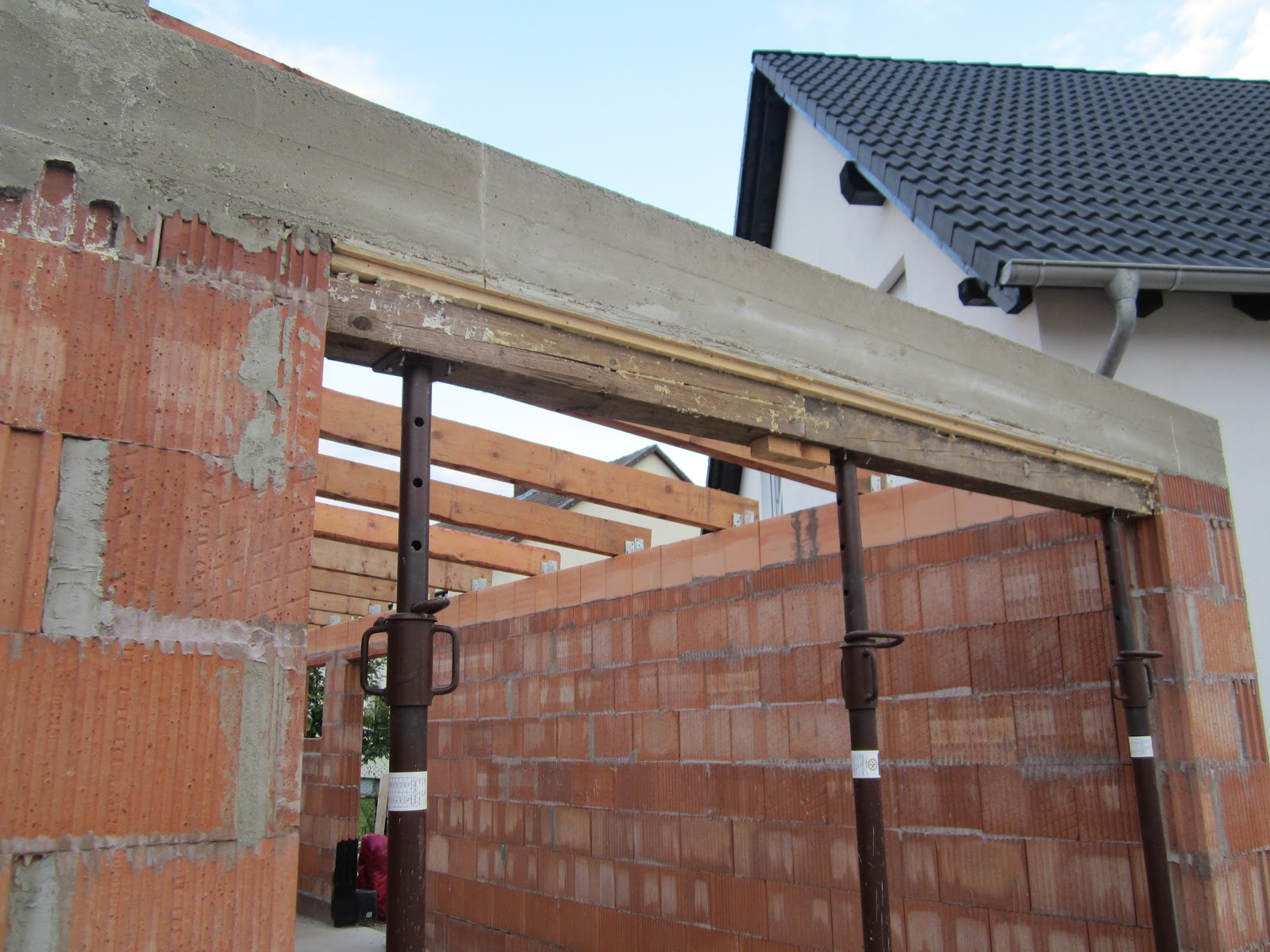 Unser Hausbau: Garage in Eigenleistung: Verschalung entfernt