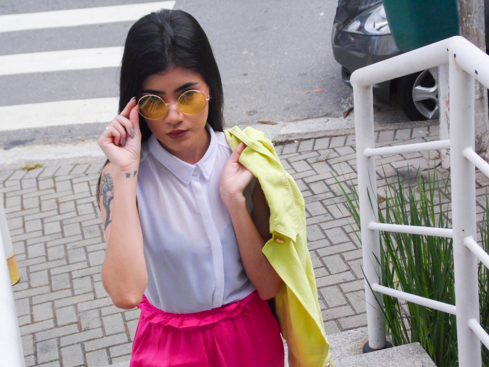Jaqueta Amarela Neon e Pantacourt Rosa Jaqueta Amarela Neon e Pantacourt Rosa