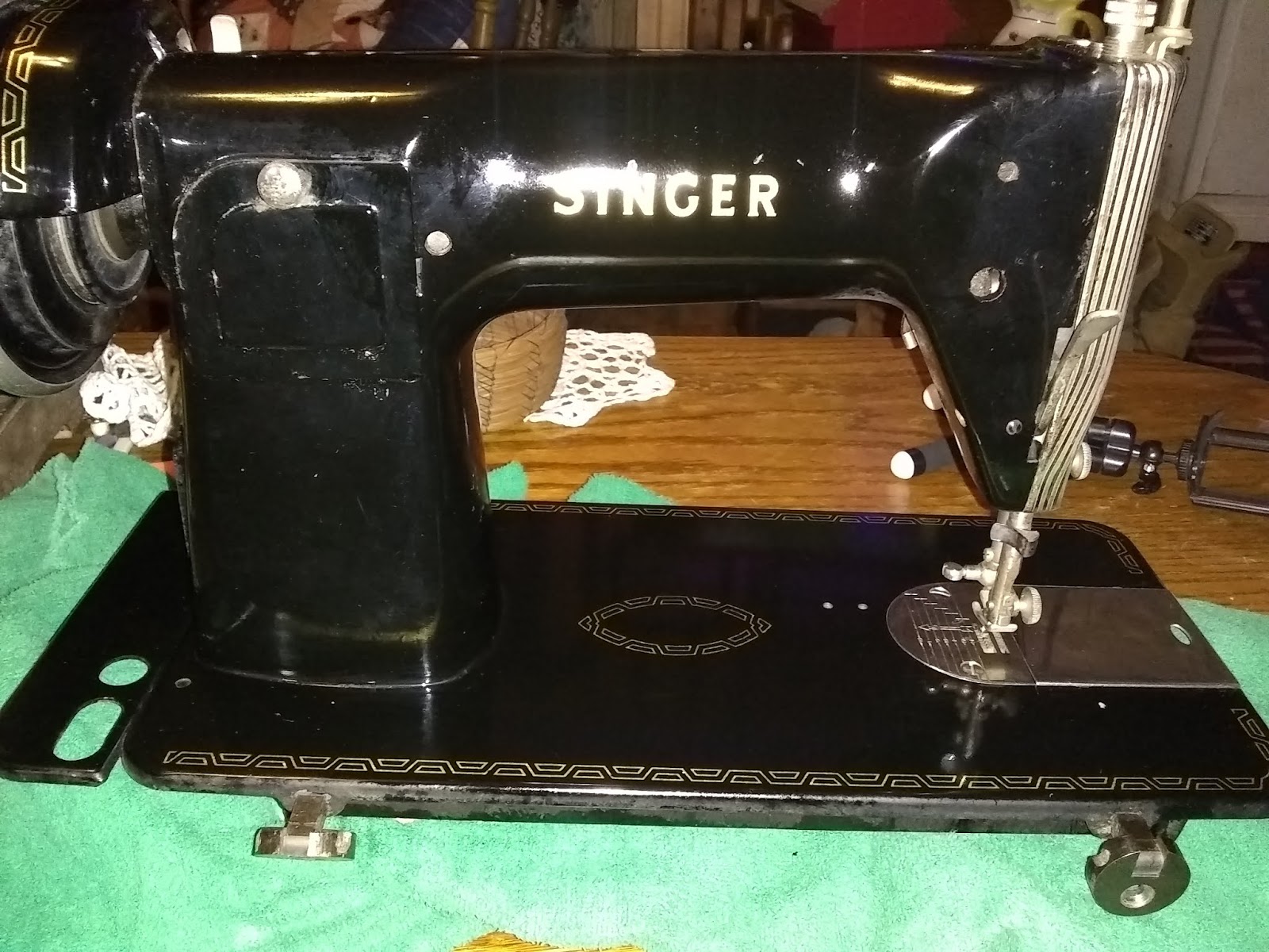 Simply Self Sufficiency: Vintage Sewing Machine Repair