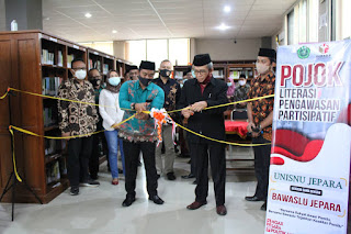 Teken MoU, Bawaslu Jepara Bersama UNISNU Launching Pojok Literasi 1 WhatsApp%2BImage%2B2021 02 24%2Bat%2B18.01.44