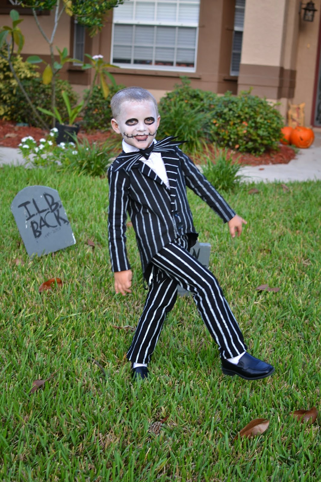 Blue Susan Makes DIY Jack Skellington costume