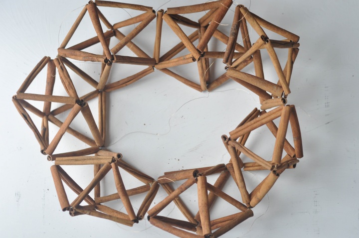 LiebesSeelig: DIY hoch 3 Weihnachten – Himmeli-Zimt-Kranz