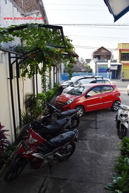 lahan parkir motor di hotel sari ambarawa nurul sufitri