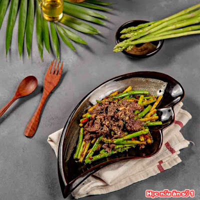 Thịt bò xào măng tây