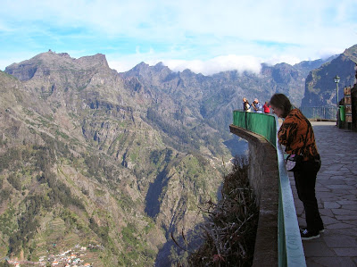 Mirador Curral das Freiras, Madeira, Portugal, La vuelta al mundo de Asun y Ricardo, round the world, mundoporlibre.com