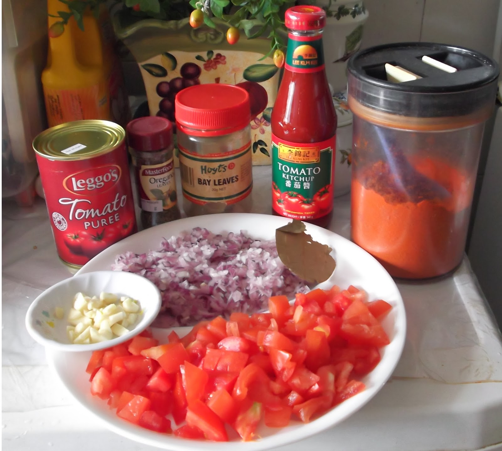 Simply Cooking and Health Tomato puree spread for pizza