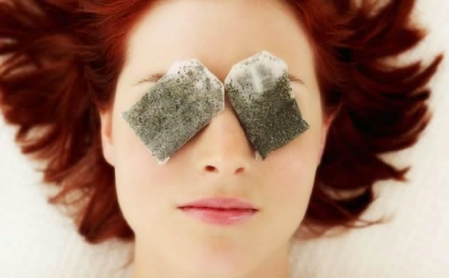 Você pode colocar chá de camomila nos olhos?