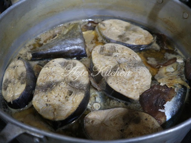 Nasi Dagang Kelantan Dengan Gulai Ikan Tongkol Dan Sambal Ikan