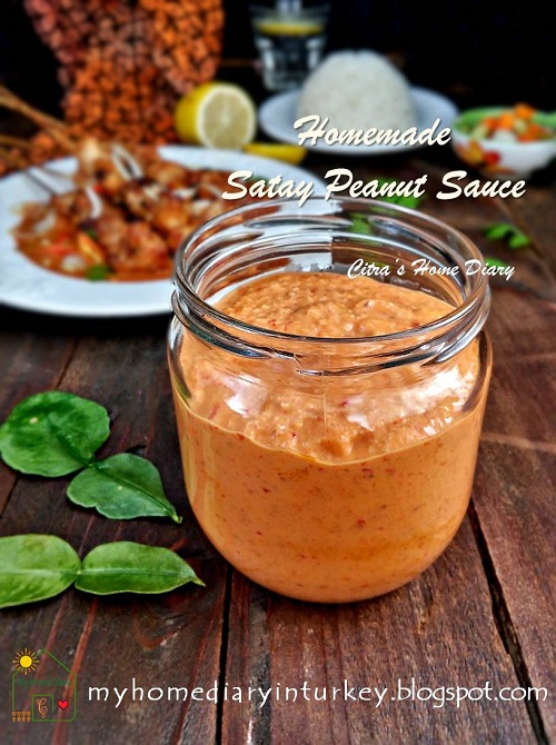 AUTHENTIC INDONESIAN SATAY RECIPE With Homemade Satay Peanut Sauce / RESEP SATE AYAM BUMBU KACANG | Çitra's Home Diary. #indonesiansatayrecipe #resepsateayam #resepbumbusatekacang #sataysaucerecipe #howtomakesataysauce #peanutsauce #chickensatay #indonesianfoodrecipe #resepmasakantradisional #bumbusateresep