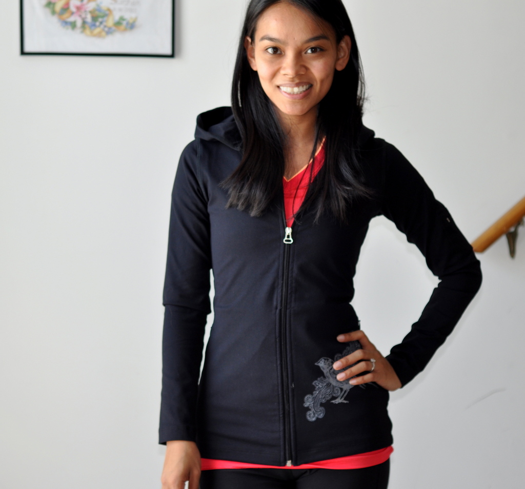 Michelle Rittler of Taste As You Go in Albion Fit's 26.2 Jacket in Black - Photo by Taste As You Go