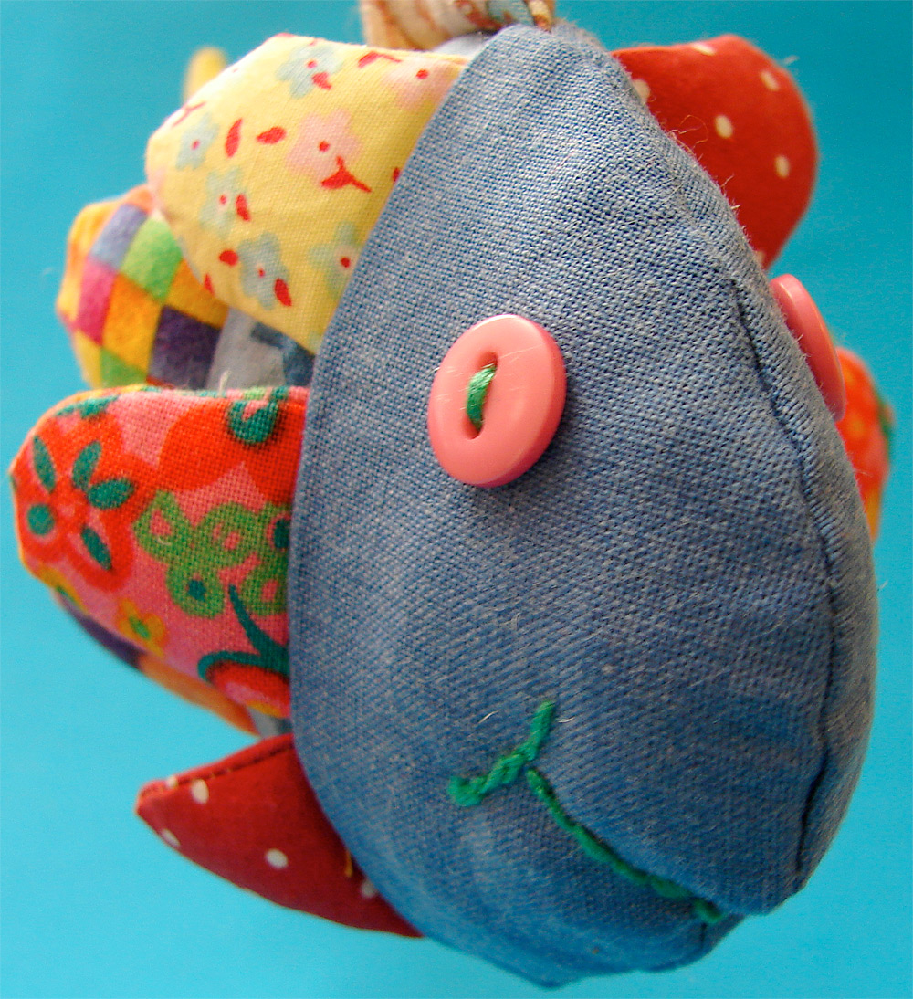 fabric-toy-fish-free-sewing-pattern-diy-tutorial-ideas