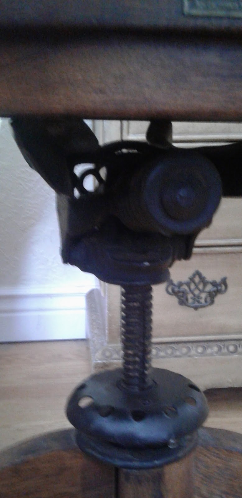 EverydayAmericanLass Antique Desk ChairPick Up