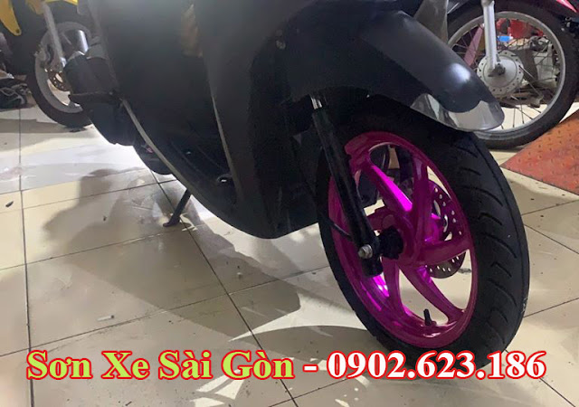 Sơn mâm xe máy Vario màu hồng candy cực đẹp tại TP.HCM Sơn mâm xe máy Vario màu hồng candy cực đẹp tại TP.HCM