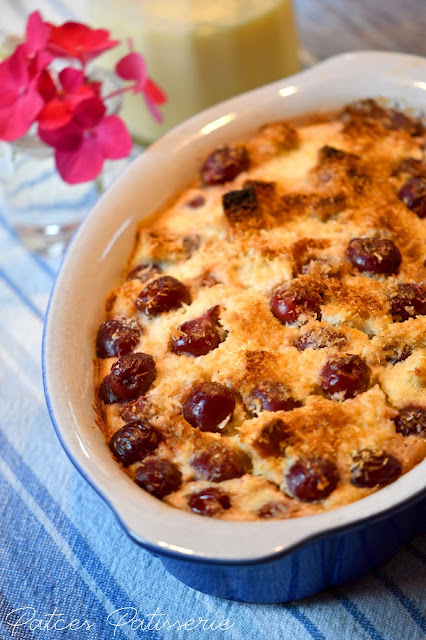 Bananenbrot-Auflauf mit Kirschen &amp; Kokoskruste [Reiche arme Ritter]