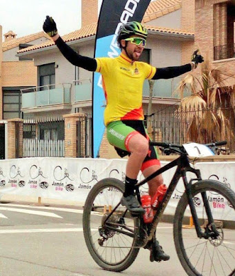 Dani Carreño (Extremadura-Ecopilas) gana con claridad la 7ª Jamón Bike y es más líder del Open de España Ultramaratón