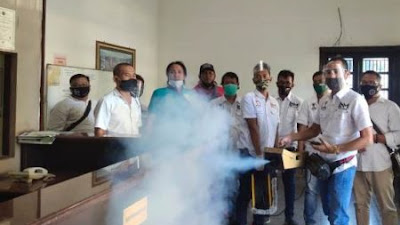 Peduli Cegah Penyebaran Covid-19, LNM Media Center Lakukan Fogging Disinfektan Gratis