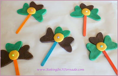 Spring Flower Cookies | www.BakingInATornado.com | #recipe #cookies