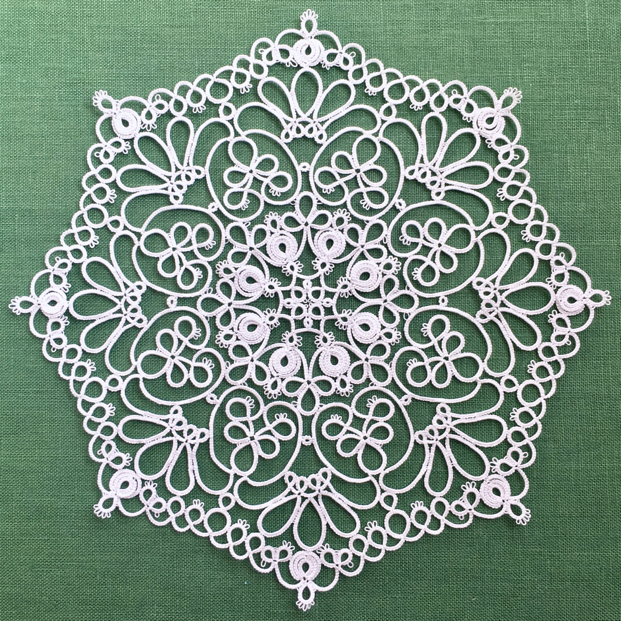 Doily No.1 Hello world, revisionedTatting lace, Marmelo