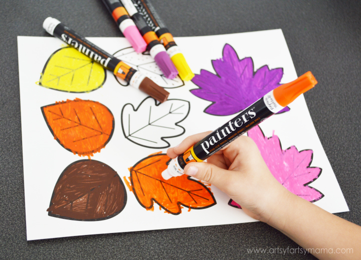Kids DIY Autumn Leaf Wreath at artsyfartsymama.com #fall #kidscraft #Elmers