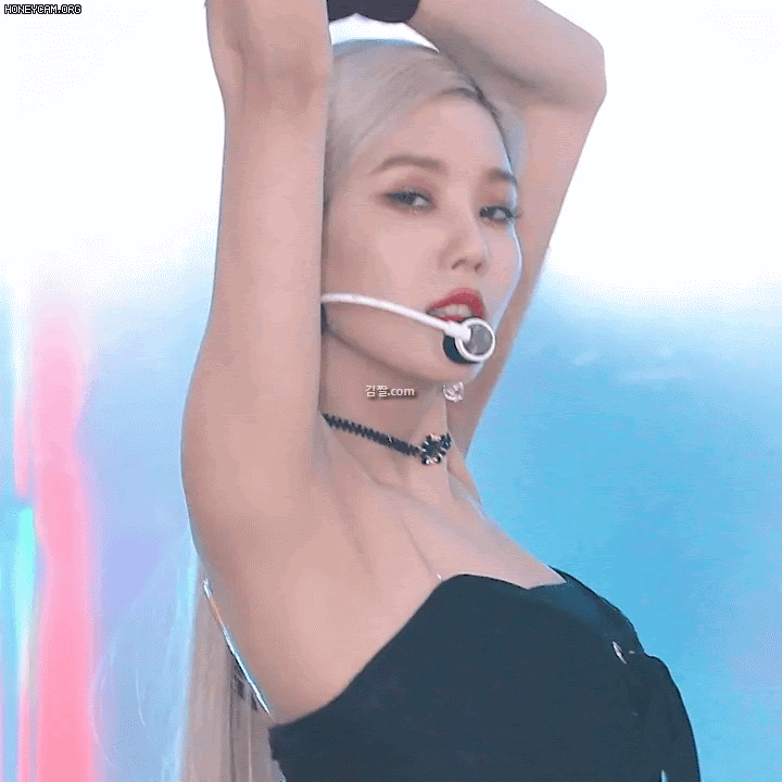 권은비 겨드랑이 ㄷㄷ