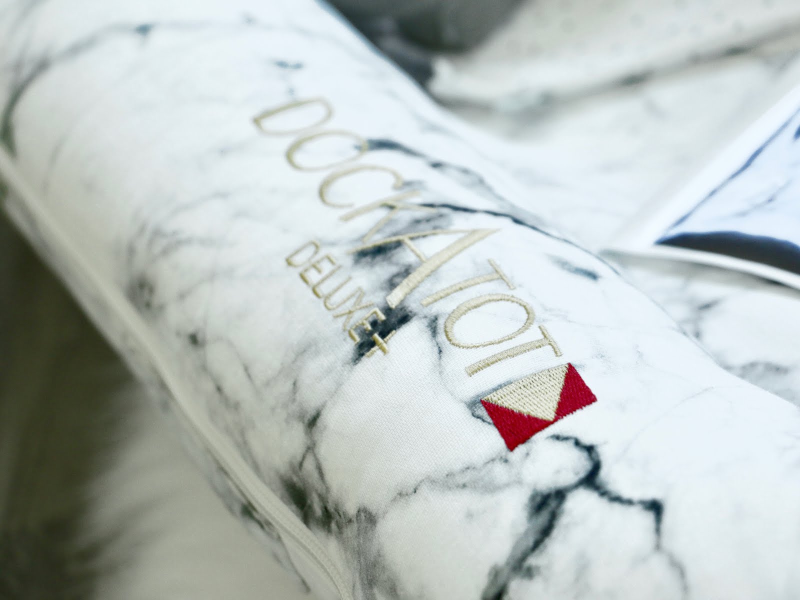 Dockatot-Deluxe-Dock-Carrara-Marble-Vivi-Brizuela