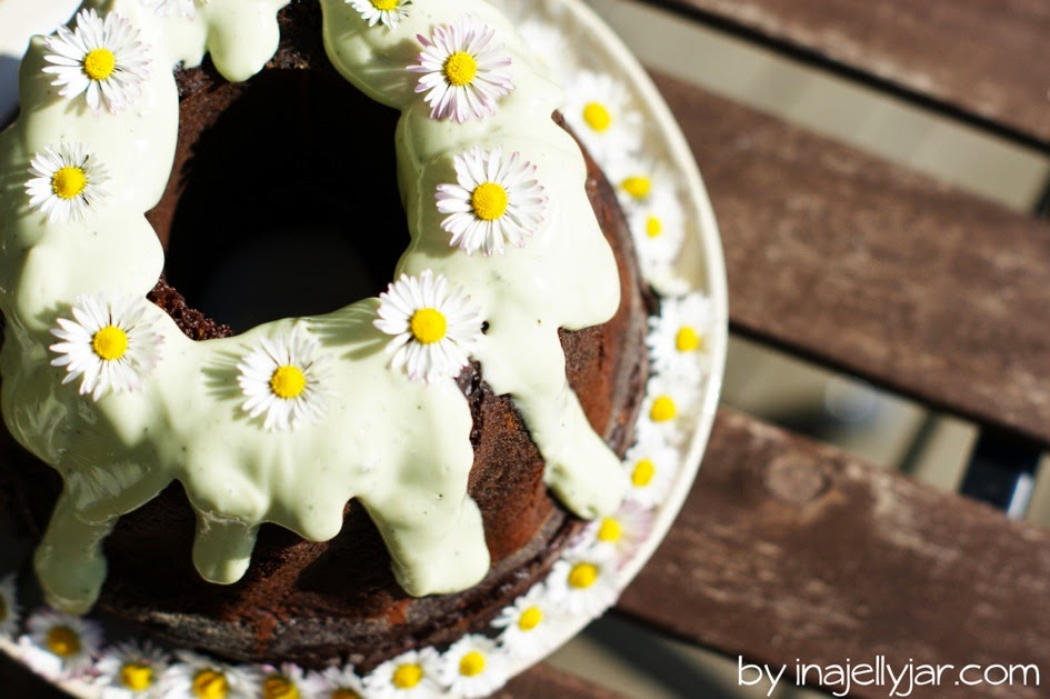[Gastblogger] Schoko-Sauerrahm-Gugel mit Matcha-Glasur von Conny
