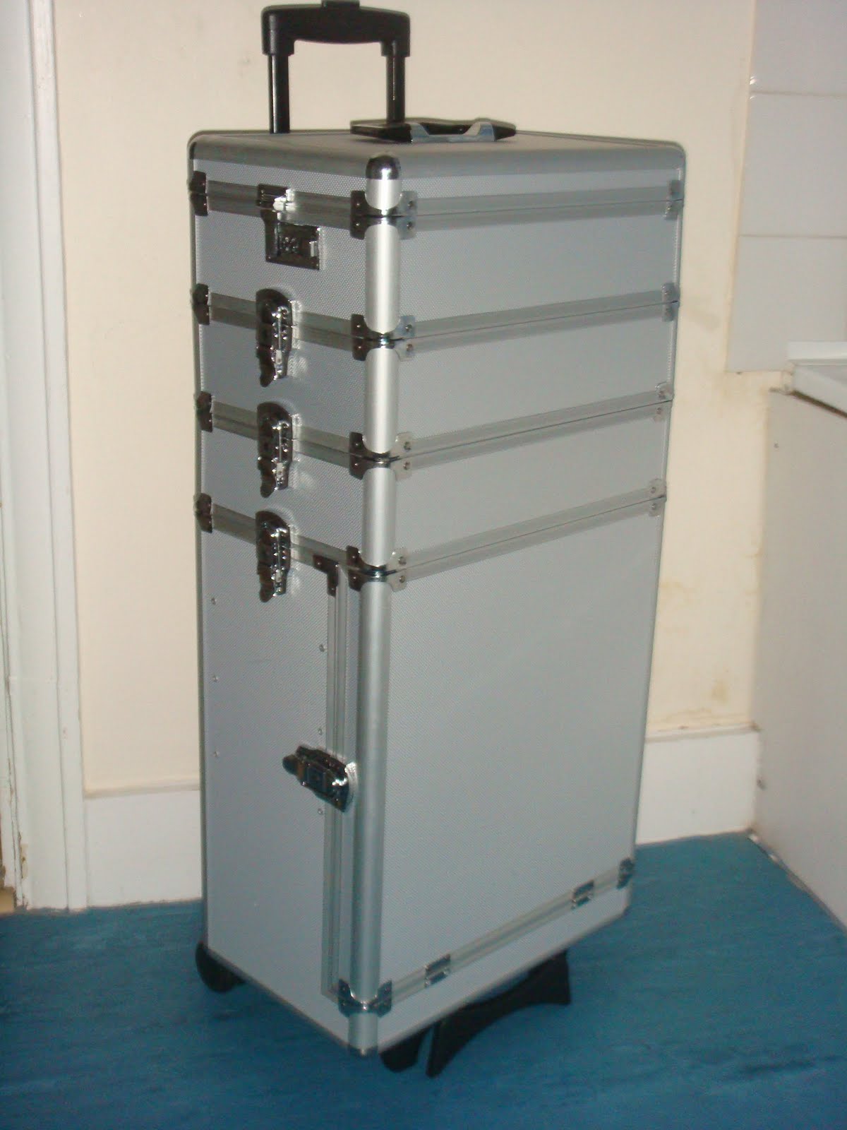 The HQ of Beauty The Vanity Case of all Vanity Cases PIC HEAVY