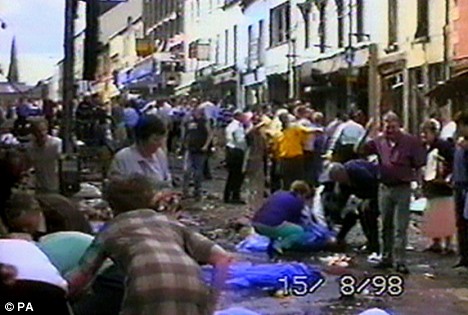 15 апреля 1998. Теракт Ира в Оме, Северная Ирландия, 15 августа 1998. Ирландия Omagh. Теракт в 1998 в Северной Ирландии.