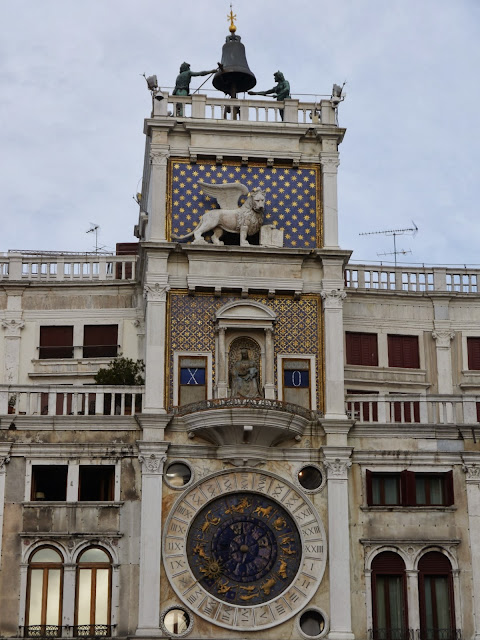 Horloge Place Saint Marc