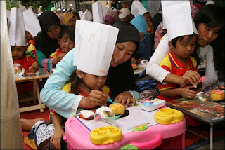 Menghias Kue Ala biMBA AIUEO Puri Cendana Bekasi