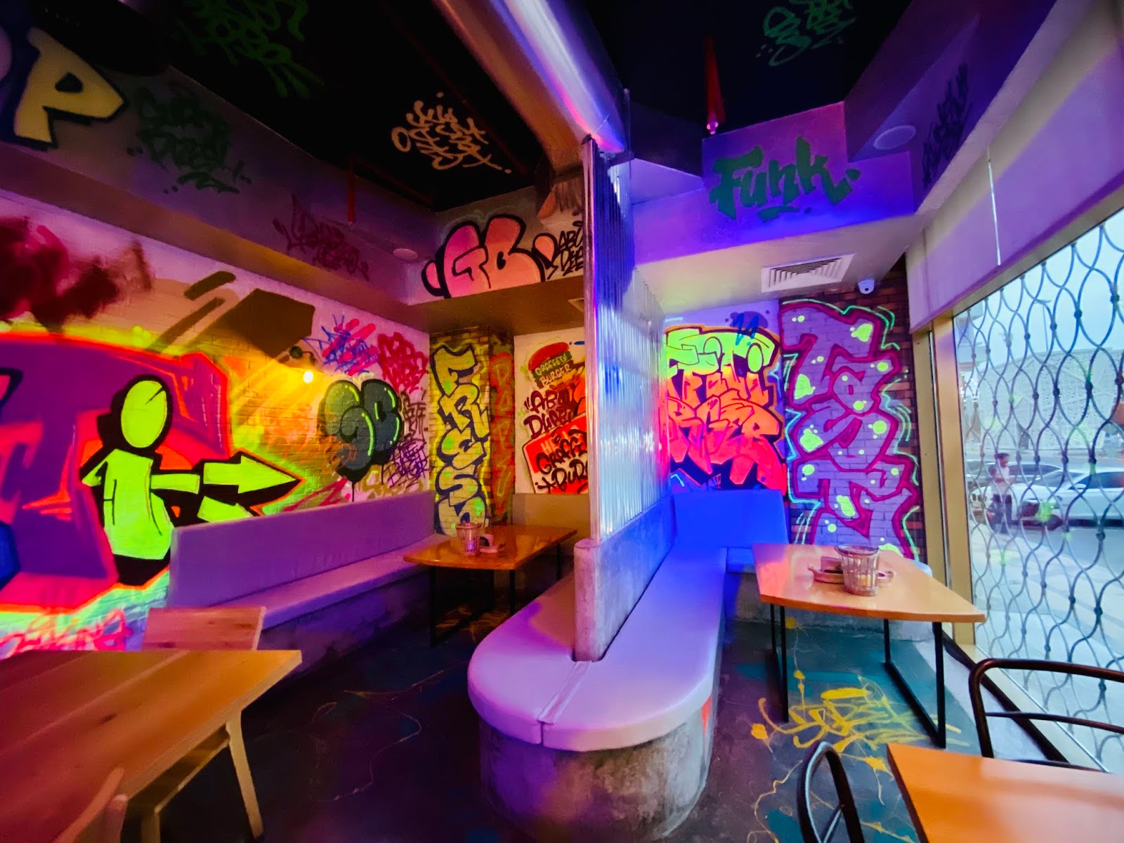 Food Review Graffiti Burger at Airport Road, Abu Dhabi UAE Ceddy's