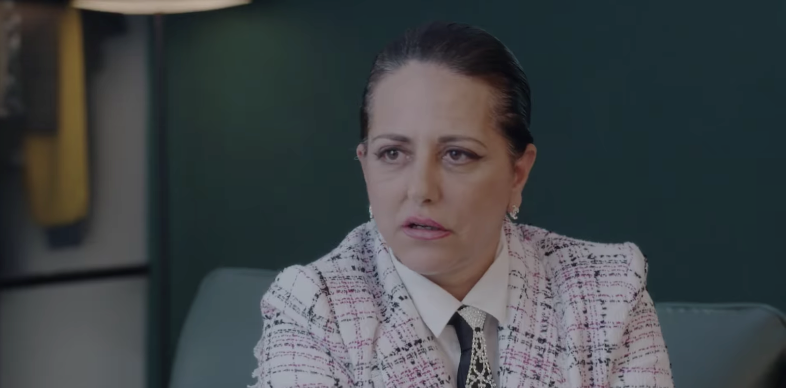 Noemi hablando a camara Yolanda Ramos en Paquita Salas