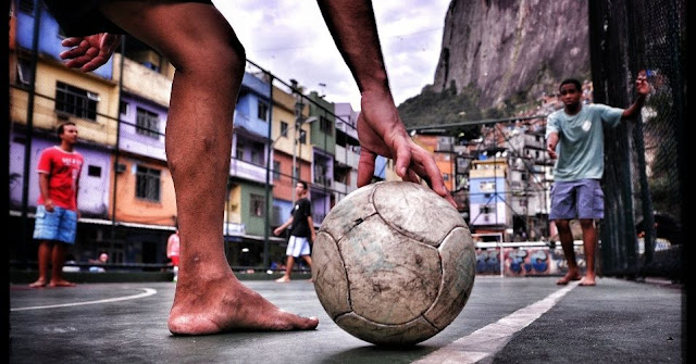 A civilização do futebol de rua