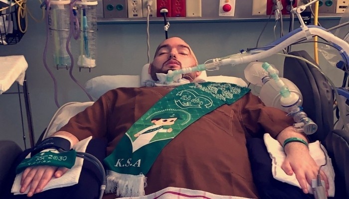 شاهد بالفيديو.. بعد غيبوبة دامت 15 عاما..الأمير النائم الوليد بن خالد بن طلال يحرك يده