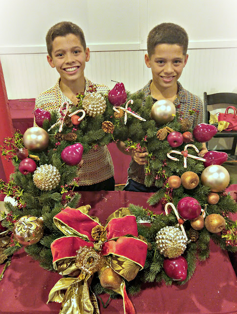 holiday wreath decorating tips