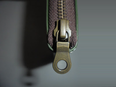 ファスナー引き手