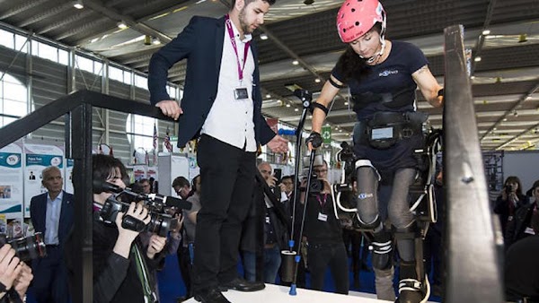 Paraplégicos podrán subir escaleras con el nuevo exoesqueleto "Twiice"